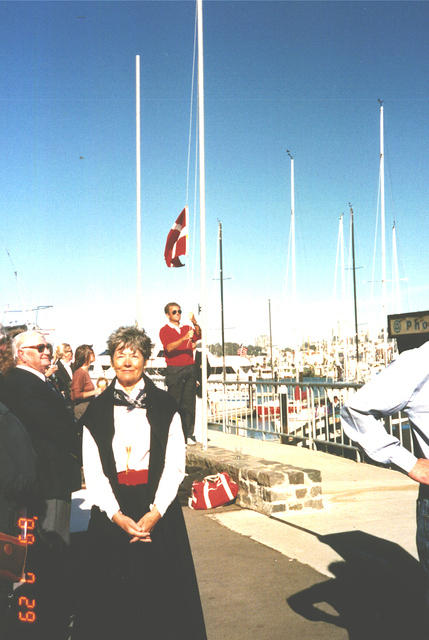 The Danes are raising their flag at IKC 1989 with Else Bakke